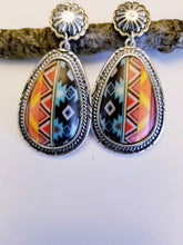 Load image into Gallery viewer, Aztec Pattern Earrings