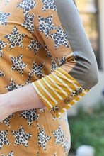 Load image into Gallery viewer, Full Size Leopard Star Contrast Top