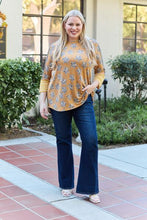 Load image into Gallery viewer, Full Size Leopard Star Contrast Top