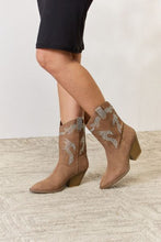 Load image into Gallery viewer, Rhinestone Detail Cowboy Boots
