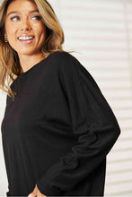 Load image into Gallery viewer, Seam Detail Round Neck Long Sleeve Top