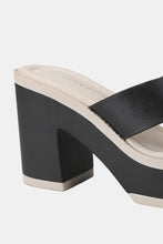 Load image into Gallery viewer, Cherish The Moments Contrast Platform Sandals in Black
