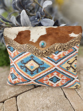 Load image into Gallery viewer, Peachy Small Crossbody Bag
